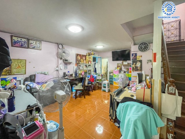 *****ทาวน์เฮ้าส์มือสองย่านนนทบุรี ม.บัวทองเคหะ กาญจนาภิเษก บนเนื้อที่เกือบ 17 ตร.ว. ฟังก์ชัน 2 ห้องนอน 1 ห้องน้ำ 1 ที่จอดรถ บ้านอบอุ่น เหมาะทำการค้า เชื่อมต่อถ.บางกรวย-ไทรน้อย, ถ.กาญจนาภิเษก, ถ.ชัยพฤกษ์ ใกล้รถไฟฟ้าสายสีม่วง "สถานีคลองบางไผ่" รีบจับจองเลย!